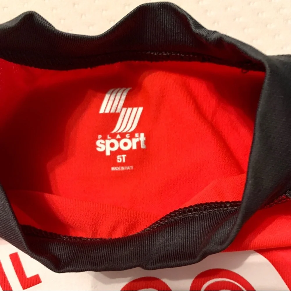Children’s Place Rash Guard - Picture 3 of 4
